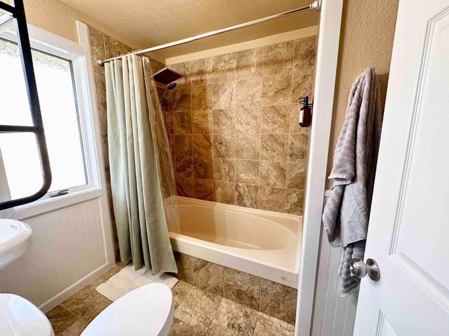 Cozy Cabin In The City Plus Gym Уинемюка Екстериор снимка