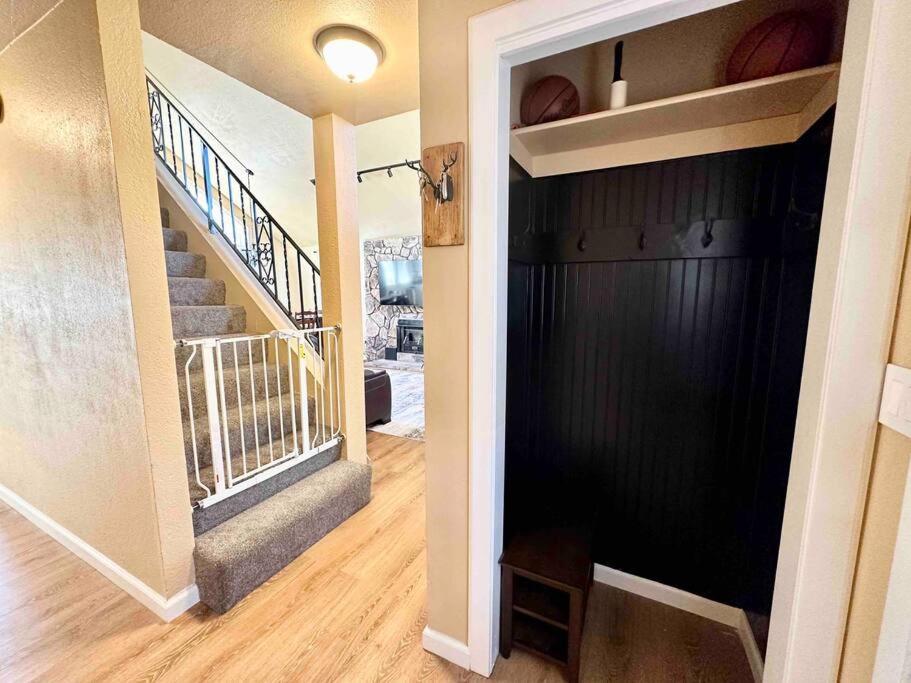 Cozy Cabin In The City Plus Gym Уинемюка Екстериор снимка