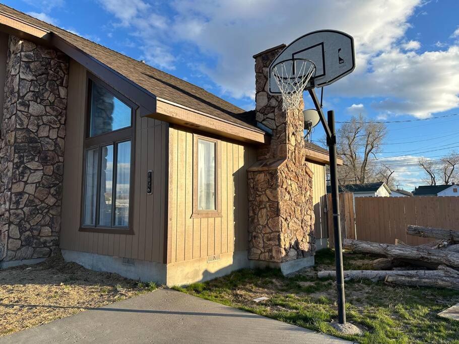 Cozy Cabin In The City Plus Gym Уинемюка Екстериор снимка