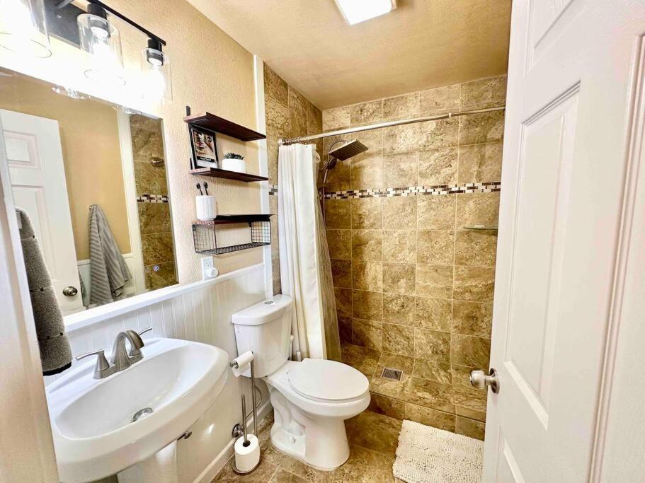 Cozy Cabin In The City Plus Gym Уинемюка Екстериор снимка